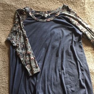 DE Collection 3/4 length sleeve shirt.